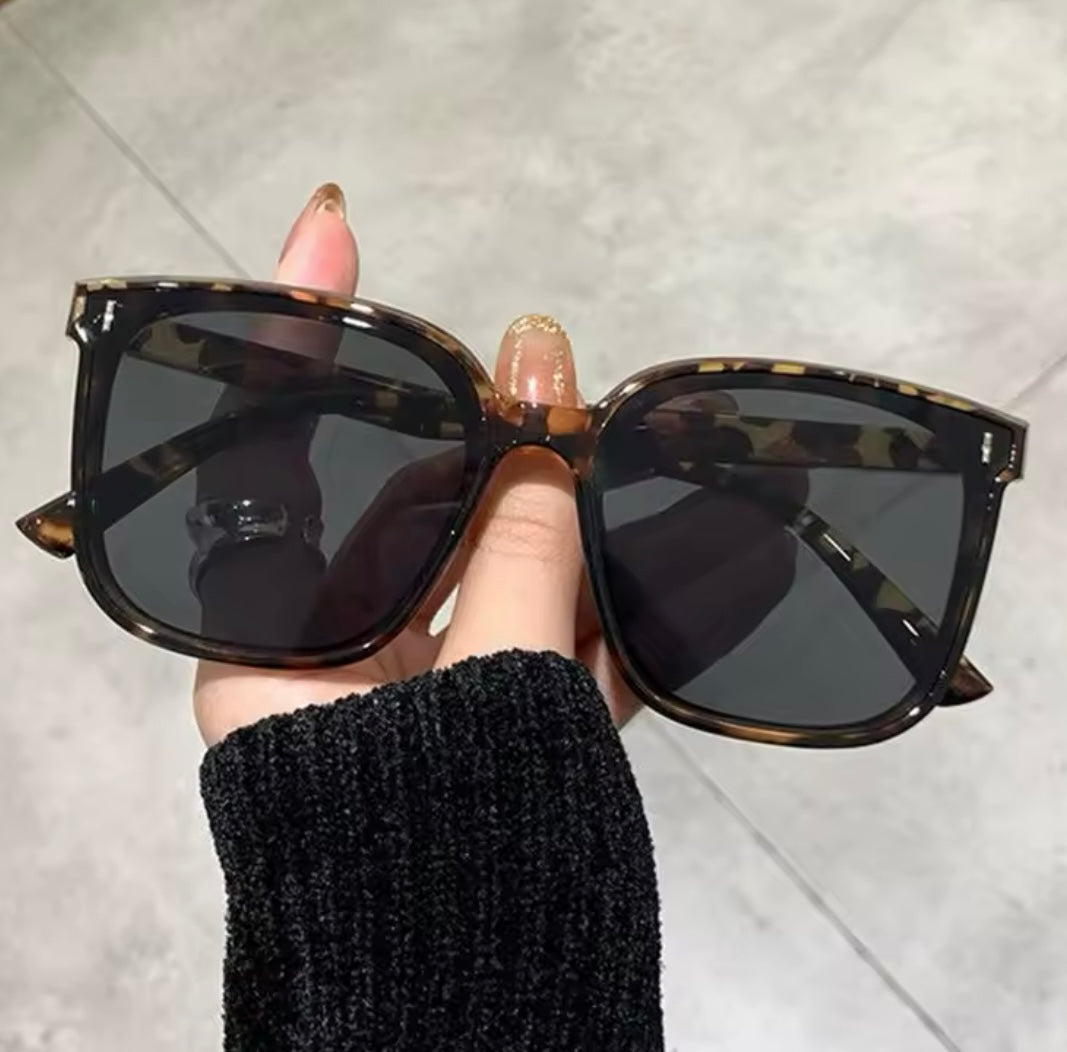 Vintage square women’s sunglasses